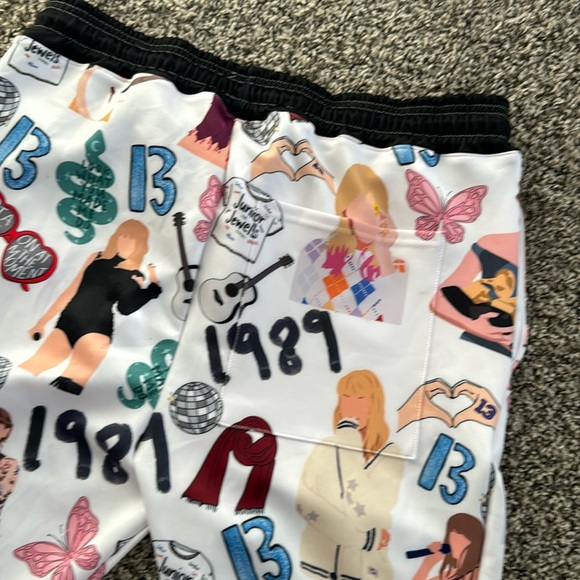 Taylor Swift Jogger pants sz M - Picture 3 of 7